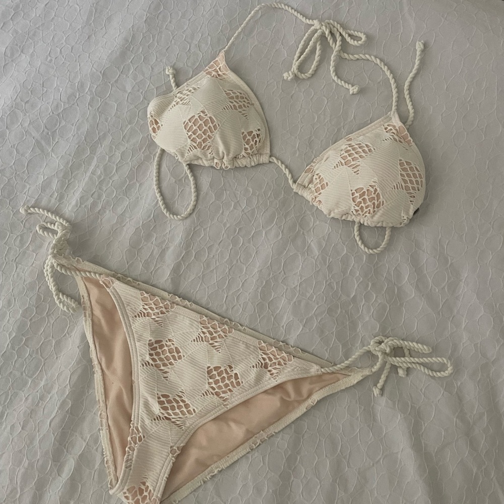 Billabong, white bikini